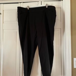 Women’s cropped black pull on pants